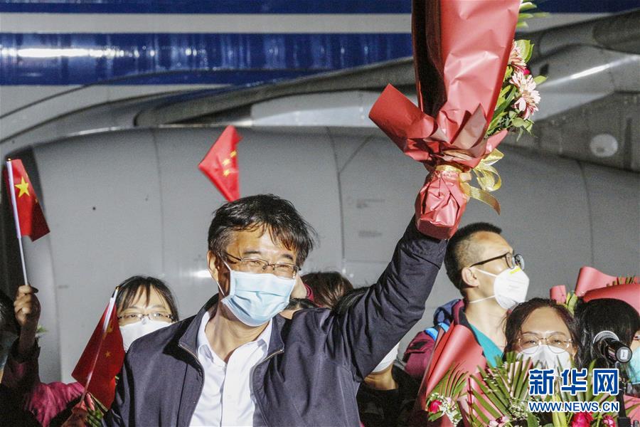 （聚焦疫情防控&middot;圖文互動）（9）分秒必爭！一切為了治病救人&mdash;&mdash;中國抗疫生命至上的生動實(shí)踐