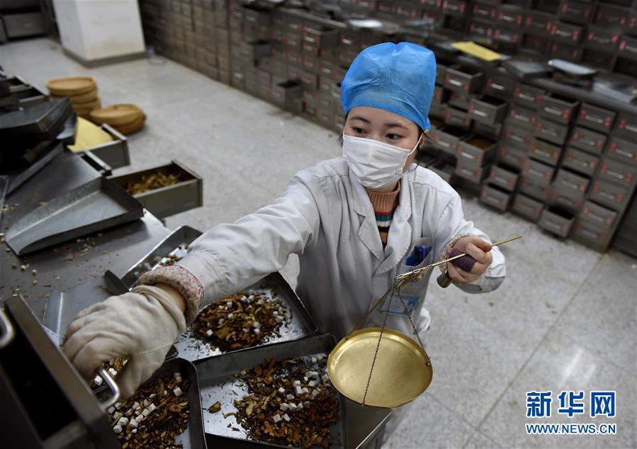 （聚焦疫情防控&middot;圖文互動）（14）分秒必爭！一切為了治病救人&mdash;&mdash;中國抗疫生命至上的生動實(shí)踐