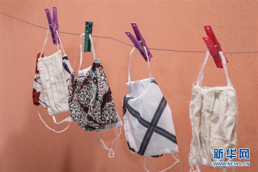 (海外抗疫故事·圖文互動(dòng))(6)通訊:自制口罩回饋社會(huì)——巴西桑巴舞校“巧手抗疫”