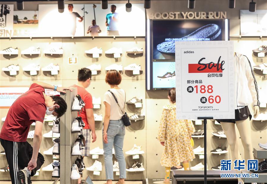 （新華全媒頭條&middot;圖文互動）（7）人氣回暖 消費(fèi)復(fù)蘇 健康出行&mdash;&mdash;加長版&ldquo;五一&rdquo;假期觀察 