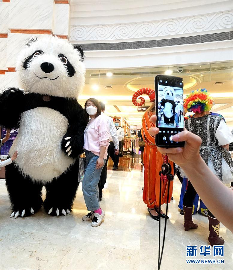 （新華全媒頭條&middot;圖文互動）（8）人氣回暖 消費(fèi)復(fù)蘇 健康出行&mdash;&mdash;加長版&ldquo;五一&rdquo;假期觀察 