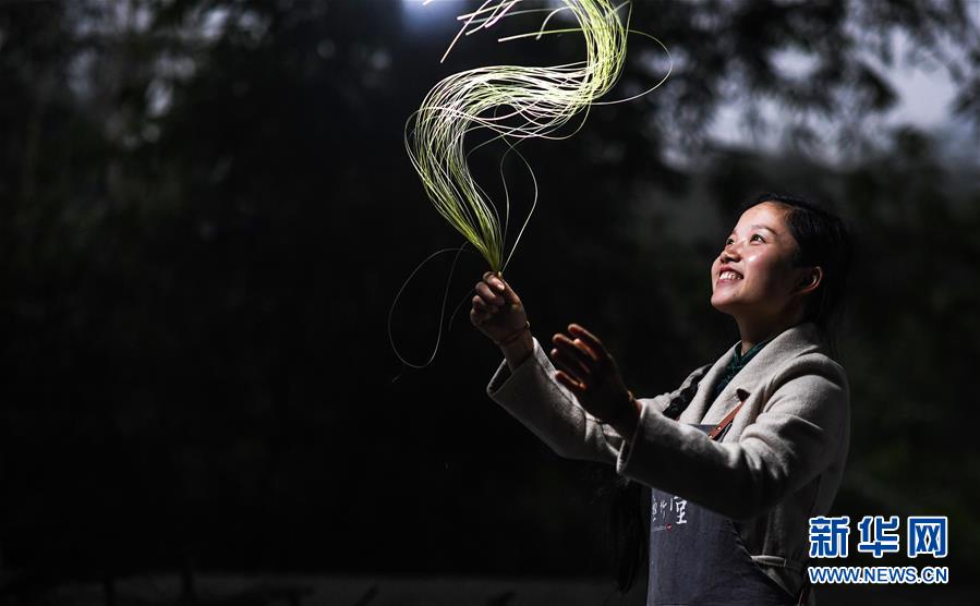 （代表委員履職&middot;圖文互動）（1）&ldquo;90后&rdquo;非遺傳承人楊昌芹：讓傳統(tǒng)文化為鄉(xiāng)村振興注入&ldquo;靈魂&rdquo;