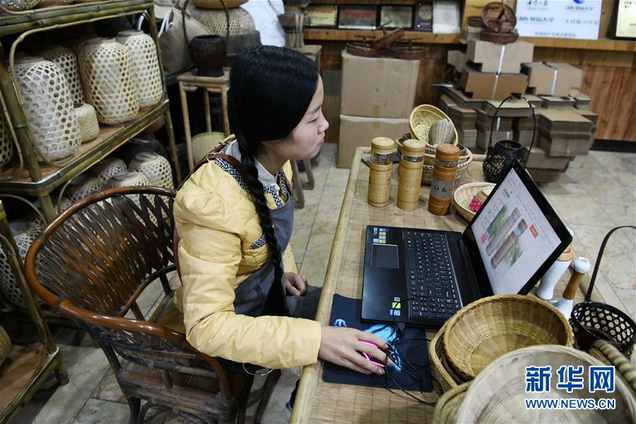 （代表委員履職&middot;圖文互動）（3）&ldquo;90后&rdquo;非遺傳承人楊昌芹：讓傳統(tǒng)文化為鄉(xiāng)村振興注入&ldquo;靈魂&rdquo;