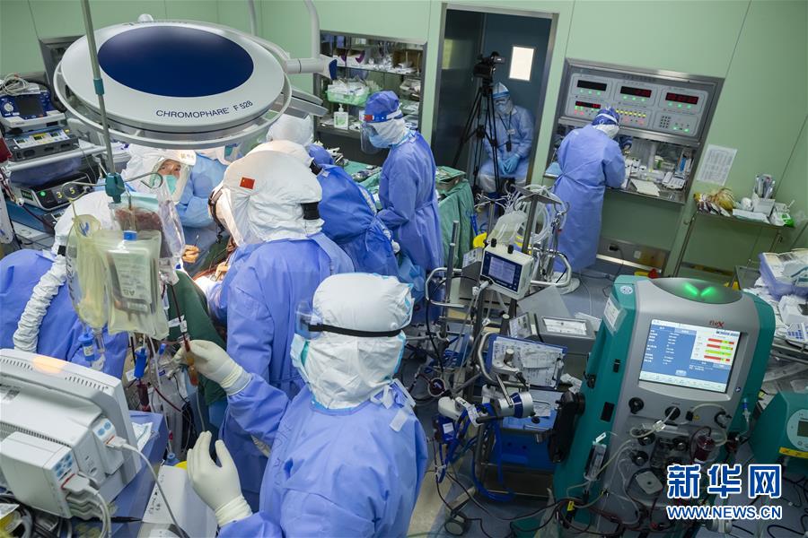 (聚焦疫情防控)(1)73天ECMO輔助治療的新冠肺炎核酸轉(zhuǎn)陰患者經(jīng)雙肺移植后重啟呼吸