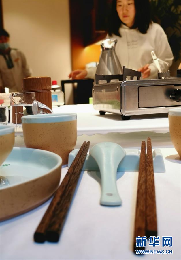 (圖文互動)“公筷公勺”上桌難在哪?——長沙市部分餐飲場所見聞