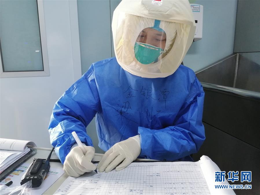 （新華全媒頭條&middot;圖文互動(dòng)）（1）&ldquo;我看不見你的樣子，但我知道你是誰(shuí)&rdquo;&mdash;&mdash;寫在國(guó)際護(hù)士節(jié)來(lái)臨之際