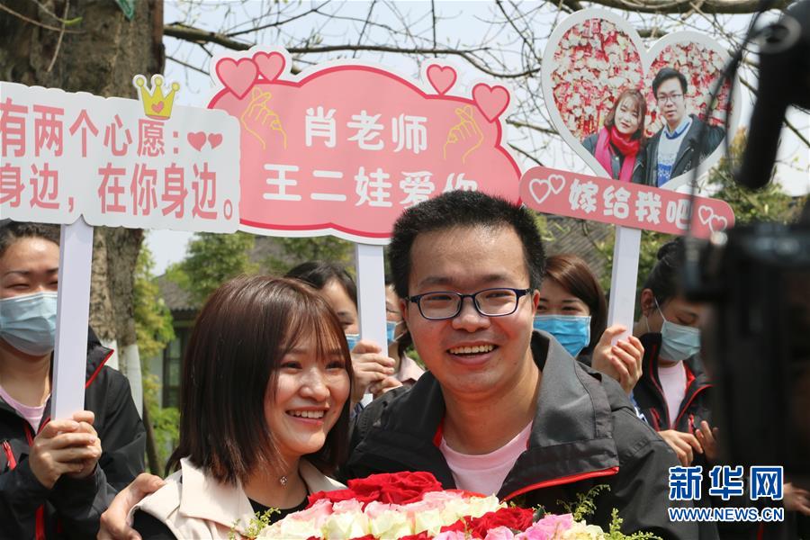 （新華全媒頭條&middot;圖文互動(dòng)）（12）&ldquo;我看不見你的樣子，但我知道你是誰(shuí)&rdquo;&mdash;&mdash;寫在國(guó)際護(hù)士節(jié)來(lái)臨之際