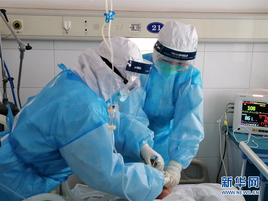 （新華全媒頭條&middot;圖文互動(dòng)）（6）風(fēng)雨無阻向前進(jìn)&mdash;&mdash;寫在全國(guó)疫情防控阻擊戰(zhàn)取得重大戰(zhàn)略成果之際