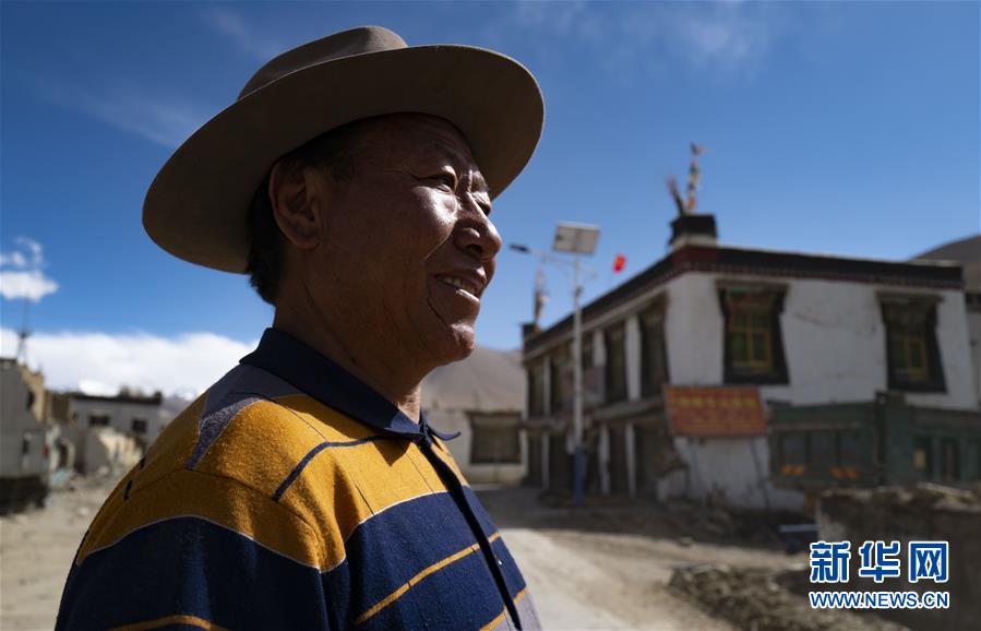 (圖文互動(dòng))(1)老農(nóng)多吉和他的珠峰“牛頭旅館”