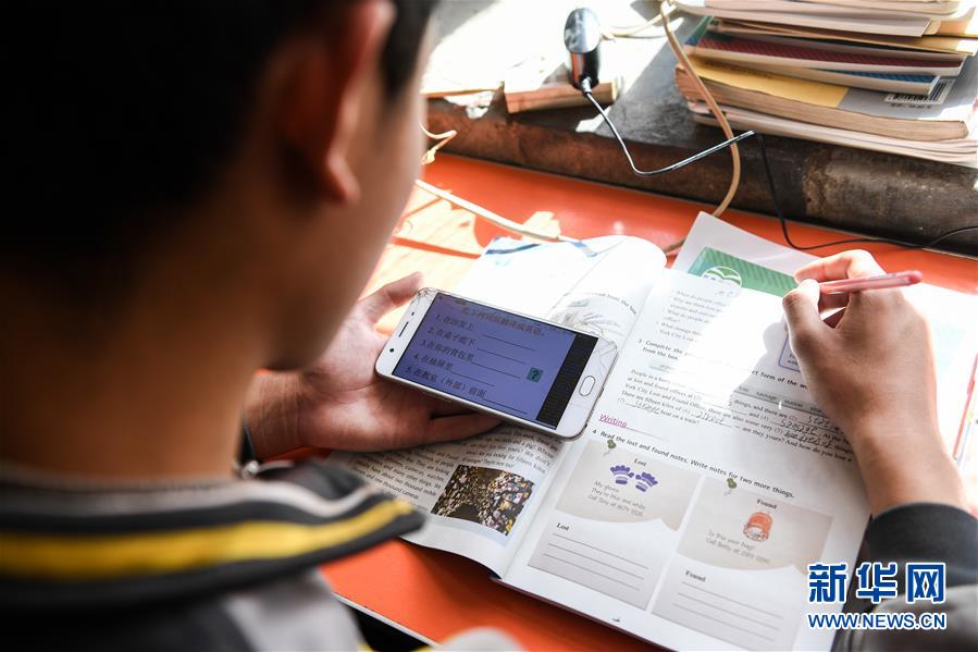 （新華全媒頭條&middot;圖文互動）（21）從人民中汲取磅礴力量&mdash;&mdash;習(xí)近平總書記同出席2020年全國兩會人大代表、政協(xié)委員共商國是紀(jì)實