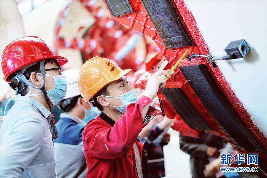 （在習(xí)近平新時代中國特色社會主義思想指引下&mdash;&mdash;新時代新作為新篇章&middot;習(xí)近平總書記關(guān)切事&middot;圖文互動）（1）最有力的支撐，最堅決的攀登&mdash;&mdash;記錄奮戰(zhàn)在復(fù)工復(fù)產(chǎn)一線的科技工作者