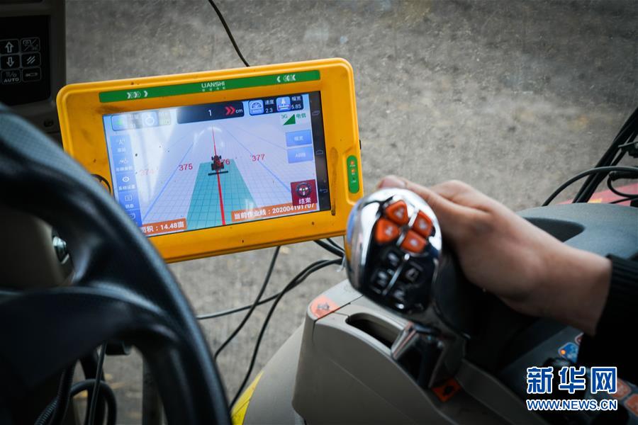 (在習近平新時代中國特色社會主義思想指引下——新時代新作為新篇章·習近平總書記關(guān)切事·圖文互動)(3)讓農(nóng)民挑上“金扁擔”——農(nóng)業(yè)現(xiàn)代化的生動實踐掃描