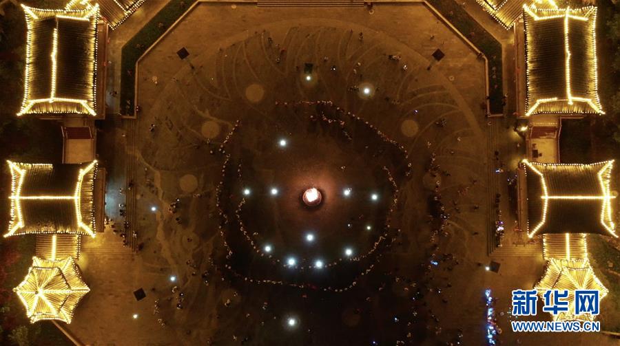 (決戰(zhàn)決勝脫貧攻堅(jiān)·圖文互動(dòng))(2)阿妹戚托:大山里的“非遺”助搬遷群眾穩(wěn)得住