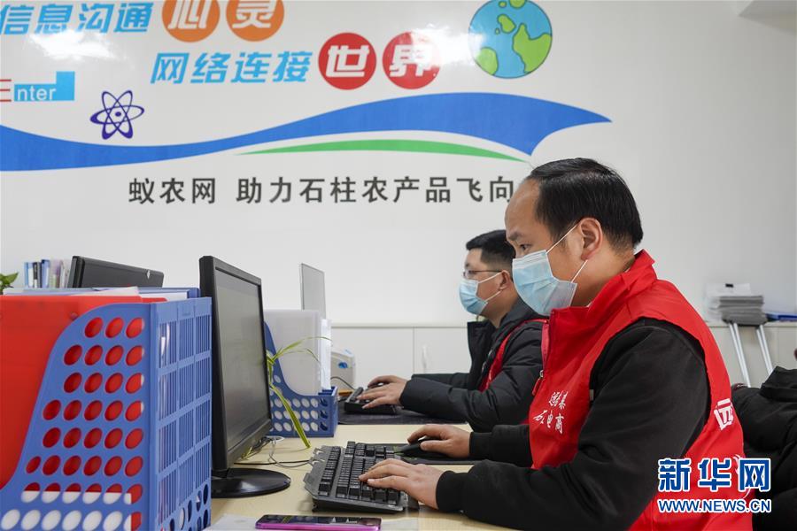 (在習(xí)近平新時(shí)代中國特色社會主義思想指引下——新時(shí)代新作為新篇章·習(xí)近平總書記關(guān)切事·圖文互動)(2)順勢而為開新局——新就業(yè)形態(tài)發(fā)展觀察