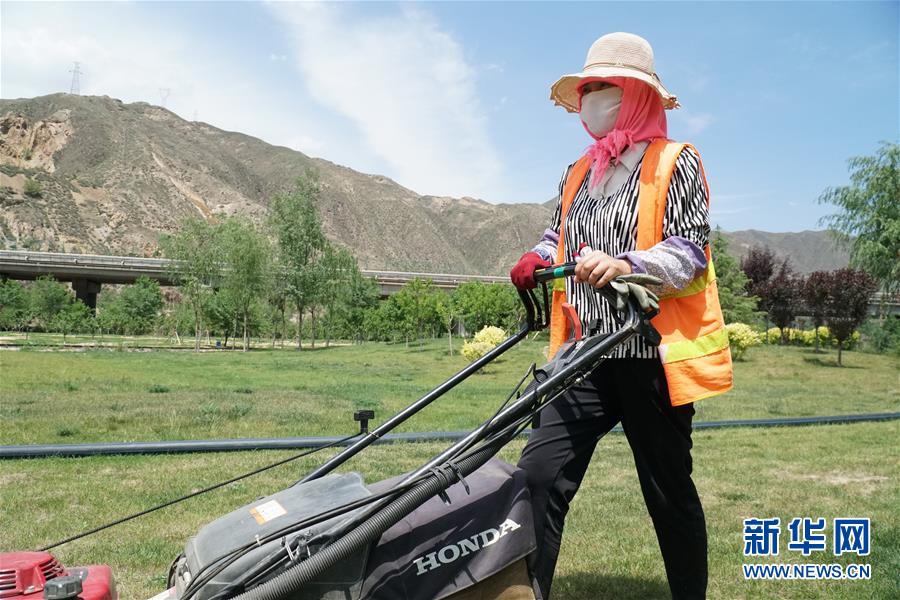 (決戰(zhàn)決勝脫貧攻堅(jiān)·圖文互動)(3)李三姐有了“美”差事