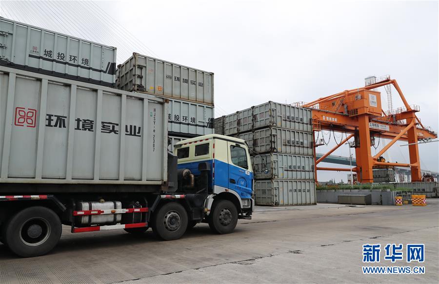 (新華全媒頭條·圖文互動)(1)演繹新時尚 答好治理卷——上海實施垃圾分類效果追蹤