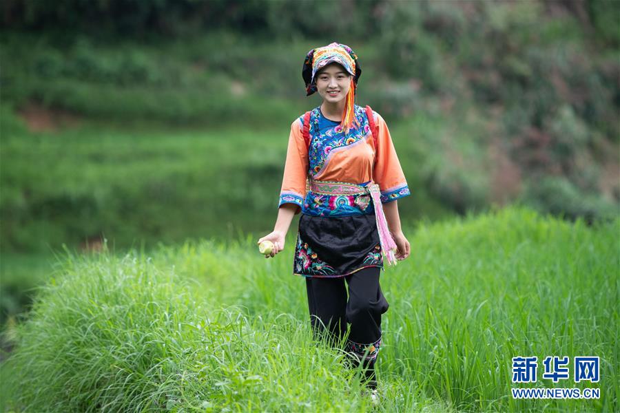 （新華全媒頭條&middot;走向我們的小康生活&middot;圖文互動）（4）那山，那人，那苗寨&mdash;&mdash;十八洞村三代人的奮斗史