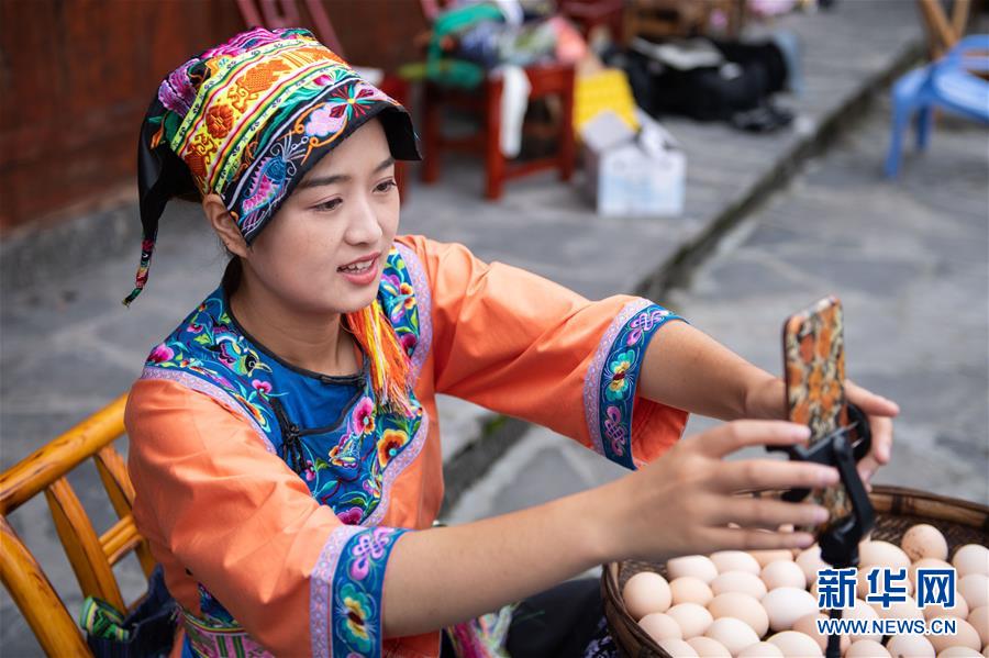 （新華全媒頭條&middot;走向我們的小康生活&middot;圖文互動）（6）那山，那人，那苗寨&mdash;&mdash;十八洞村三代人的奮斗史