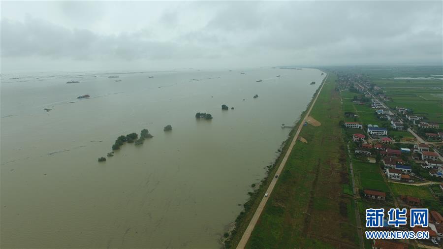（防汛抗洪&middot;圖文互動）（5）&ldquo;險情不可怕，可怕的是不能及時發(fā)現(xiàn)險情&rdquo;&mdash;&mdash;洞庭湖巡堤查險現(xiàn)場直擊