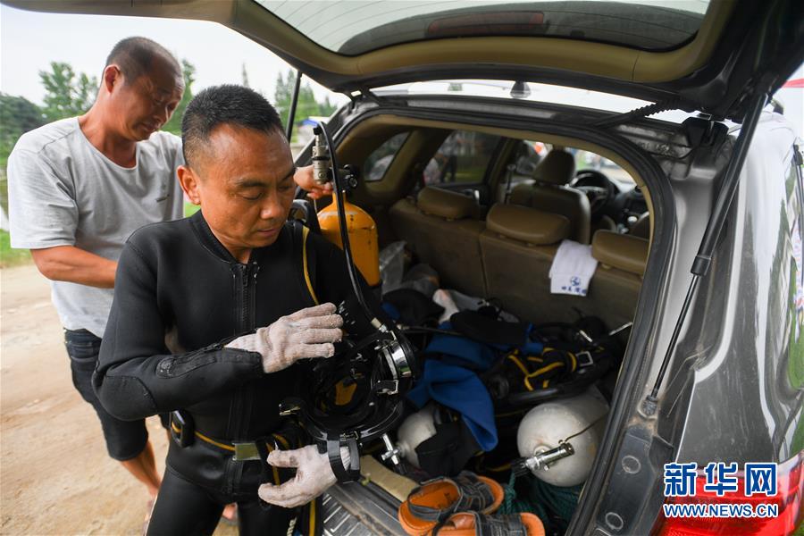（防汛抗洪&middot;圖文互動）（5）洞庭&ldquo;蛙人&rdquo;：在水下10米打響家園保衛(wèi)戰(zhàn)