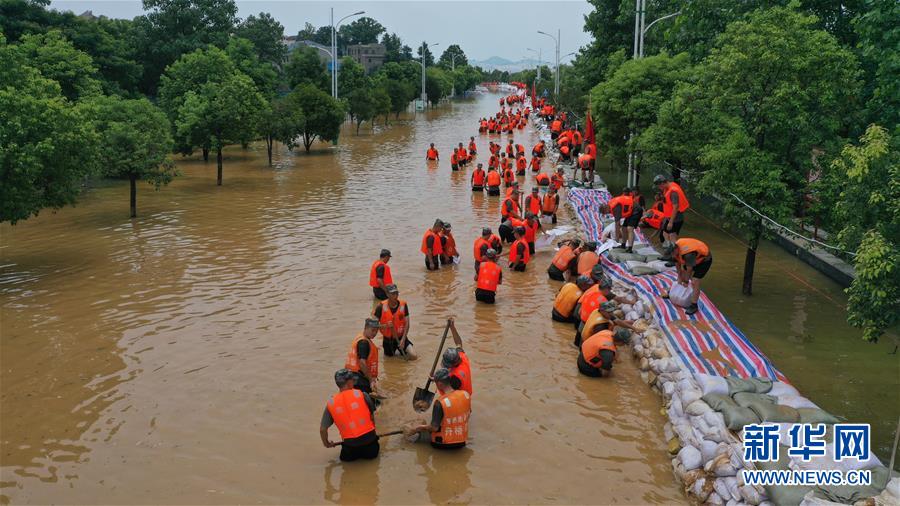 （防汛抗洪&middot;圖文互動）（1）東部戰(zhàn)區(qū)陸軍再次抽調1.6萬余人增援抗洪一線