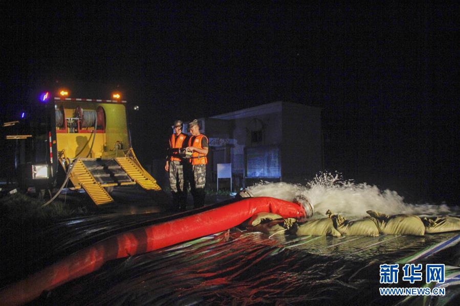 （防汛抗洪&middot;圖文互動）（3）洪水不退，子弟兵誓死不退&mdash;&mdash;解放軍和武警部隊(duì)官兵參與洪澇災(zāi)害搶險(xiǎn)救援記事
