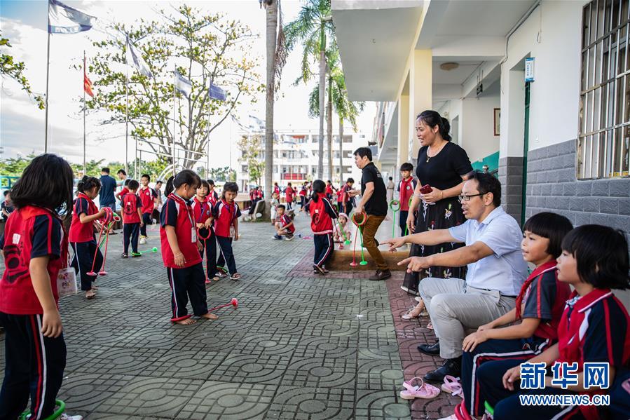（走向我們的小康生活&middot;圖文互動）（1）從&ldquo;民生之盼&rdquo;到&ldquo;民生之變&rdquo;&mdash;&mdash;海南瞄準(zhǔn)&ldquo;痛點(diǎn)&rdquo;發(fā)力建設(shè)幸福家園