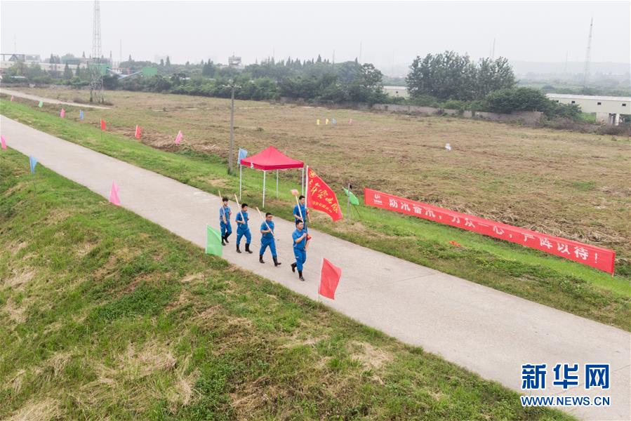 （防汛抗洪&middot;圖文互動(dòng)）（7）在大堤上成長，為人民守護(hù)&mdash;&mdash;洪水中的青年&ldquo;生力軍&rdquo;