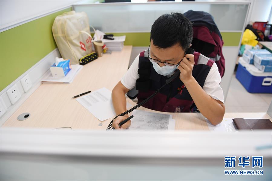 （新華全媒頭條&middot;圖文互動(dòng)）（2）首都再戰(zhàn)&ldquo;疫&rdquo;，難忘40天&mdash;&mdash;寫(xiě)在北京應(yīng)急響應(yīng)級(jí)別降級(jí)之際