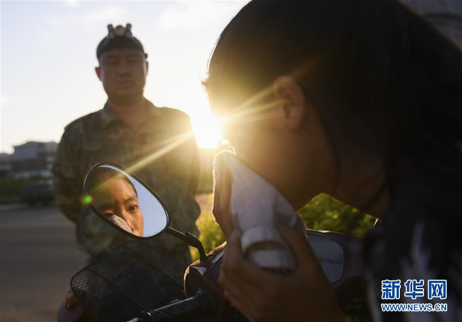 (體育·圖文互動)(7)父愛如燈 伴我奔跑