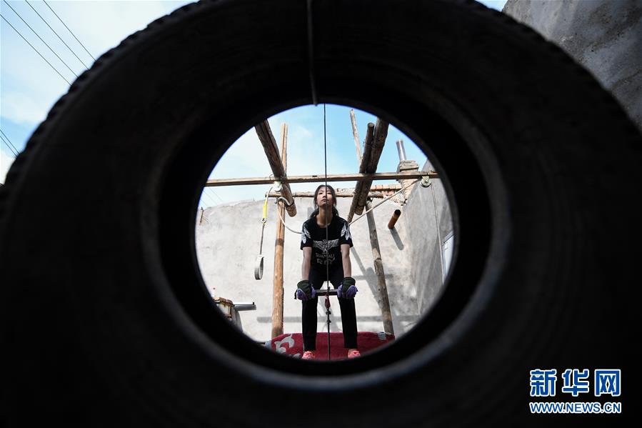 (體育·圖文互動)(12)父愛如燈 伴我奔跑