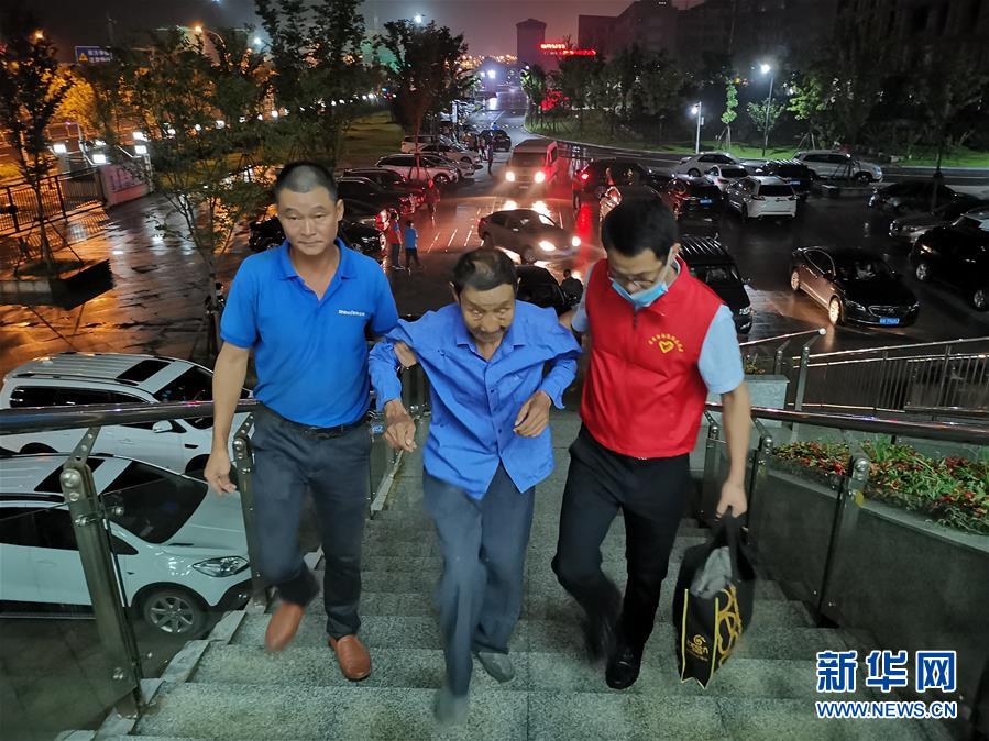 （防汛抗洪&middot;圖文互動）（3）洪水來襲，銅鑼聲在千年古鎮(zhèn)的雨夜響起