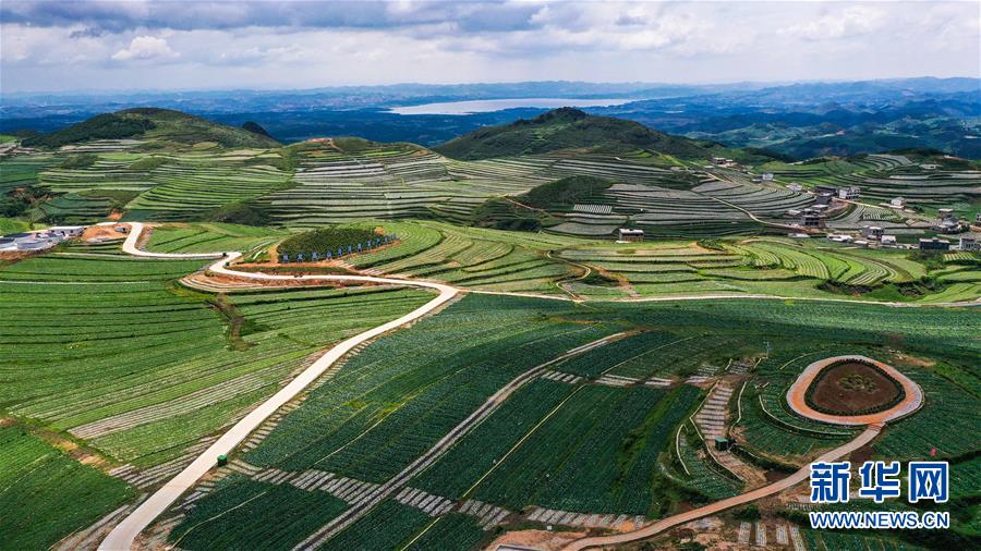 （新華全媒頭條&middot;走向我們的小康生活&middot;圖文互動(dòng)）（11）三幅&ldquo;圖鑒&rdquo;說變遷&mdash;&mdash;貴州&ldquo;穿越時(shí)空&rdquo;的脫貧印記