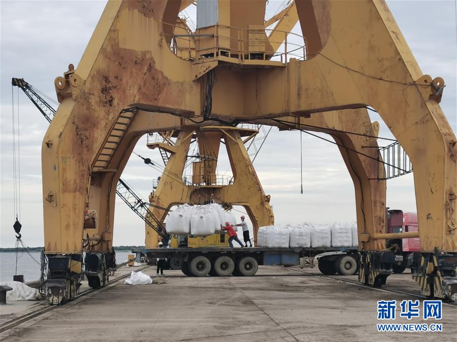 (圖文互動(dòng))(2)防疫不松 貿(mào)易暢通——中國(guó)“東極”撫遠(yuǎn)海關(guān)一線(xiàn)見(jiàn)聞