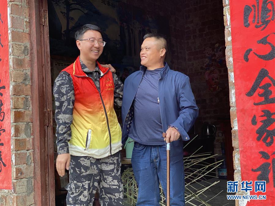 （在習(xí)近平新時代中國特色社會主義思想指引下&mdash;&mdash;新時代新作為新篇章&middot;習(xí)近平總書記關(guān)切事&middot;圖文互動）（4）青春做伴，西部放歌&mdash;&mdash;走近扎根西部建設(shè)邊疆的大學(xué)生們