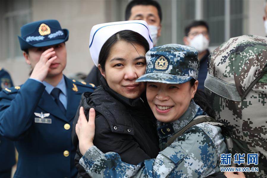 (圖文互動(dòng))(1)“白衣戰(zhàn)士”在沖鋒——記“最美新時(shí)代革命軍人”仲月霞