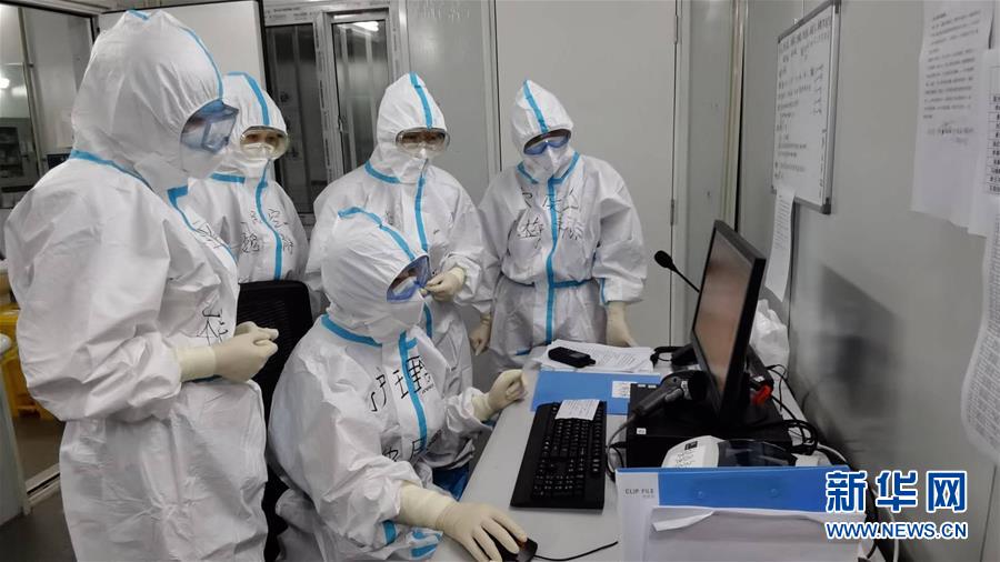 (圖文互動(dòng))(5)“白衣戰(zhàn)士”在沖鋒——記“最美新時(shí)代革命軍人”仲月霞