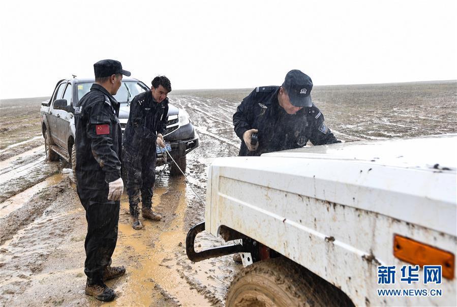 （圖文互動(dòng)）（4）記者手記：可可西里，&ldquo;挪&rdquo;向&ldquo;藏羚羊大產(chǎn)房&rdquo;的14個(gè)半小時(shí)