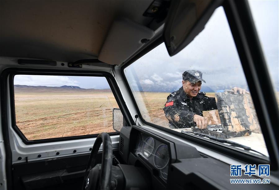 （圖文互動(dòng)）（2）記者手記：可可西里，&ldquo;挪&rdquo;向&ldquo;藏羚羊大產(chǎn)房&rdquo;的14個(gè)半小時(shí)