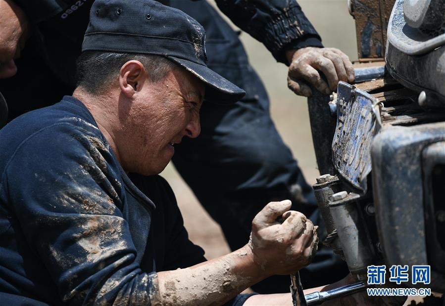 （圖文互動(dòng)）（5）記者手記：可可西里，&ldquo;挪&rdquo;向&ldquo;藏羚羊大產(chǎn)房&rdquo;的14個(gè)半小時(shí)