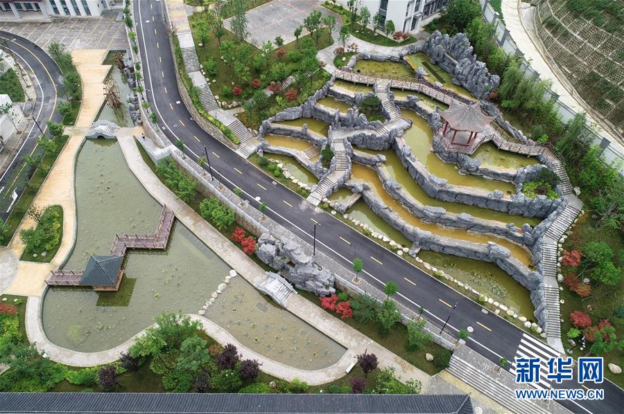 （新華視點&middot;圖文互動）（2）學(xué)校建漂亮點本無錯，為何這所&ldquo;豪華中學(xué)&rdquo;讓人困惑？