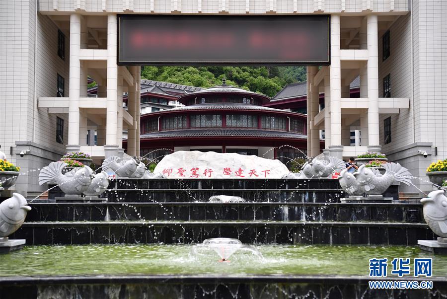 （新華視點&middot;圖文互動）（3）學(xué)校建漂亮點本無錯，為何這所&ldquo;豪華中學(xué)&rdquo;讓人困惑？