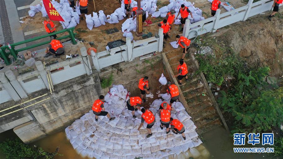 （防汛抗洪&middot;一線人物&middot;圖文互動(dòng)）（1）集智戰(zhàn)洪魔&mdash;&mdash;陸軍某舟橋旅重舟一營(yíng)抗洪記事