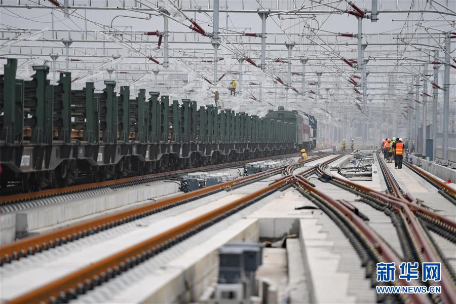 (新華全媒頭條·圖文互動(dòng))(2)“1毫米”之內(nèi)的智慧與引領(lǐng)——寫(xiě)在智能高鐵京雄城際全線軌道貫通之際