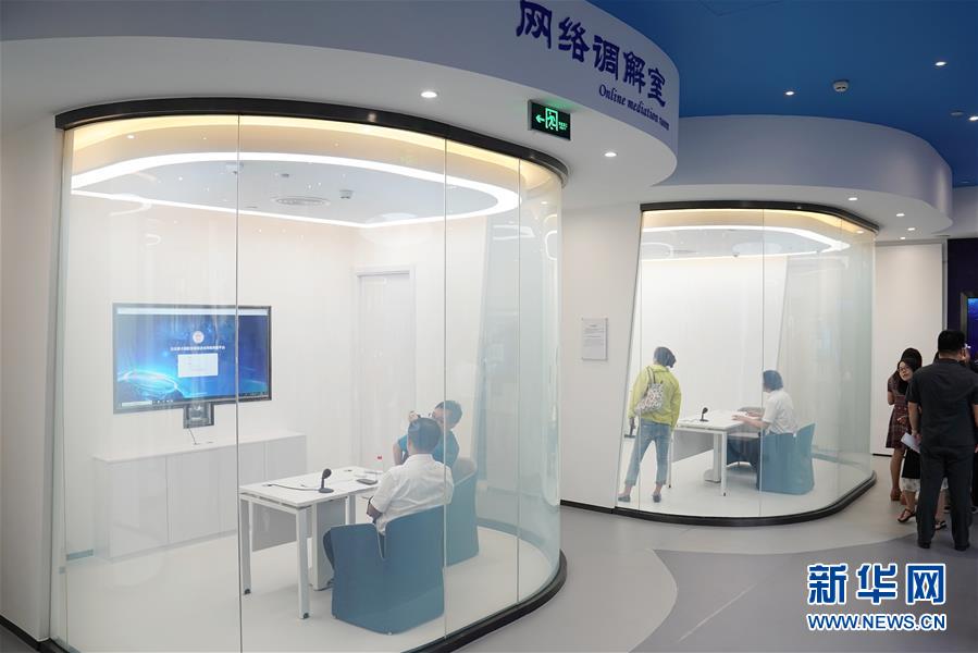 (總書(shū)記推動(dòng)的改革身邊事·司法改革篇·圖文互動(dòng))(4)特寫(xiě):打官司不再難——基層法院親歷立案登記