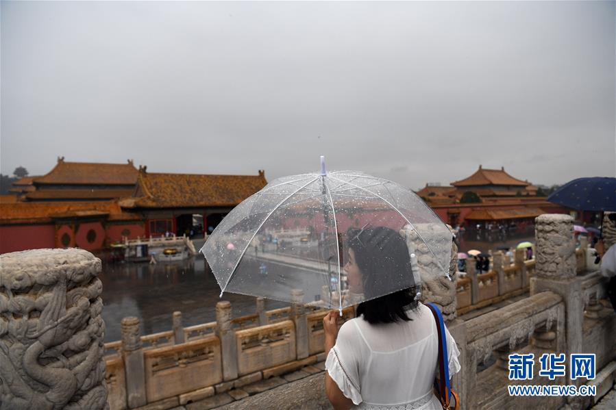 (社會)(1)故宮雨中游