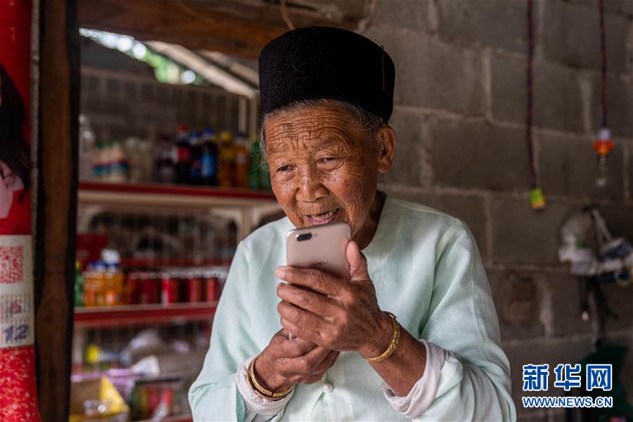 (決戰(zhàn)決勝脫貧攻堅(jiān)·圖文互動(dòng))(2)眼前的生活就是詩和遠(yuǎn)方——藝術(shù)引領(lǐng)云南傣族山村蝶變