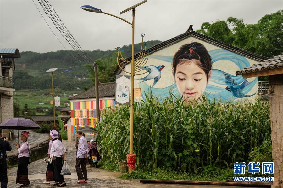 (決戰(zhàn)決勝脫貧攻堅(jiān)·圖文互動(dòng))(4)眼前的生活就是詩和遠(yuǎn)方——藝術(shù)引領(lǐng)云南傣族山村蝶變