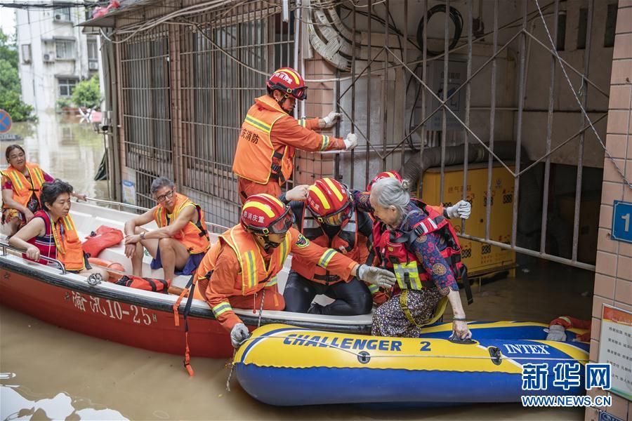 （防汛抗洪&middot;圖文互動）（11）筑起防大汛的堅強防線&mdash;&mdash;重慶防御長江、嘉陵江過境洪峰現(xiàn)場記錄