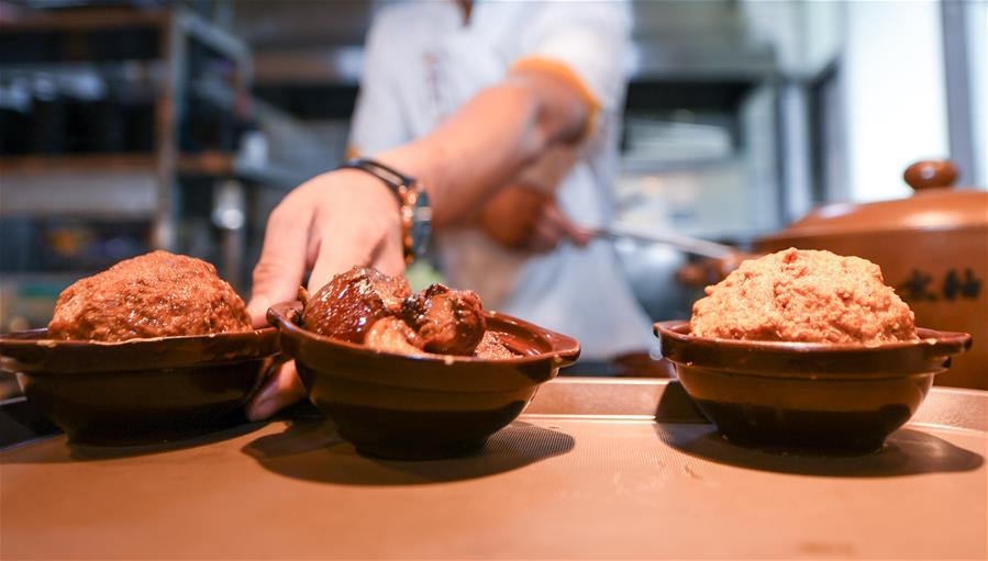 （在習(xí)近平新時(shí)代中國(guó)特色社會(huì)主義思想指引下&mdash;&mdash;新時(shí)代新作為新篇章&middot;習(xí)近平總書(shū)記關(guān)切事&middot;圖文互動(dòng)）（2）讓&ldquo;舌尖上的節(jié)約&rdquo;成為習(xí)慣&mdash;&mdash;全社會(huì)營(yíng)造浪費(fèi)可恥、節(jié)約為榮的氛圍掃描